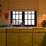 Offshore Rustic House منزل للإقامة بينيش