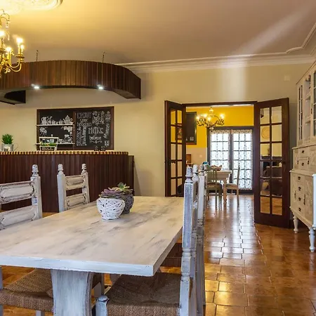 Rum i privatbostad Offshore Rustic House *